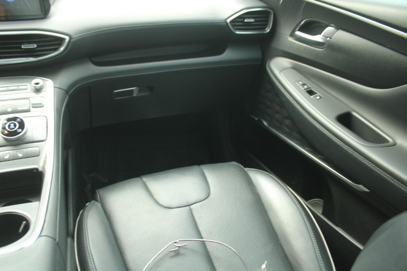 Hyundai Santa Fe Vehicle Full-screen Gallery Image 13