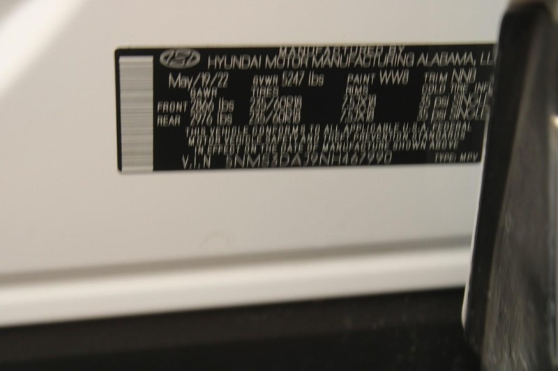 Hyundai Santa Fe Vehicle Full-screen Gallery Image 16