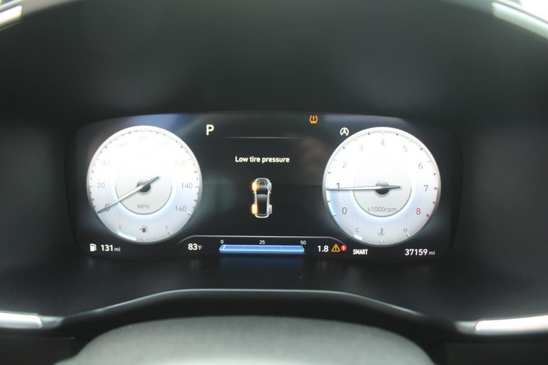 Hyundai Santa Fe Vehicle Full-screen Gallery Image 17