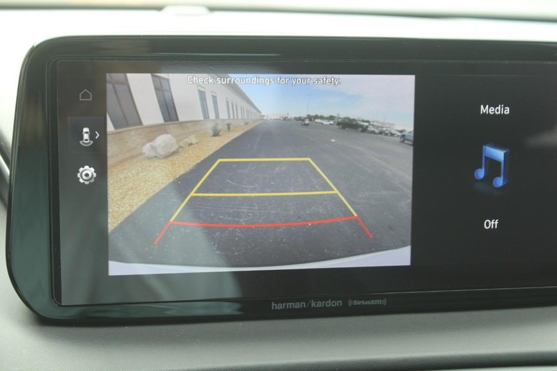 Hyundai Santa Fe Vehicle Full-screen Gallery Image 20