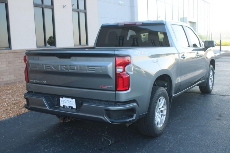 Chevrolet Silverado 1500 Vehicle Full-screen Gallery Image 03
