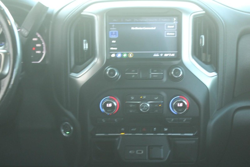 Chevrolet Silverado 1500 Vehicle Full-screen Gallery Image 12