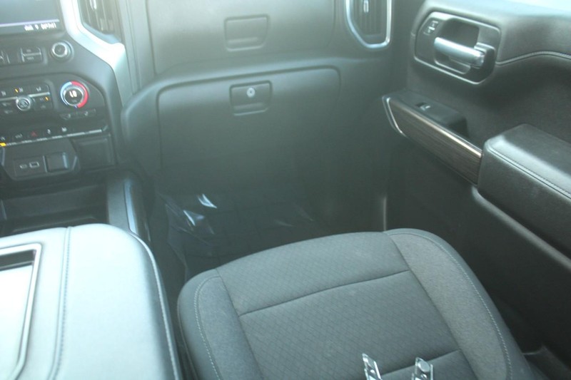 Chevrolet Silverado 1500 Vehicle Full-screen Gallery Image 13