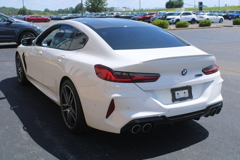 BMW M8 Vehicle Full-screen Gallery Image 05