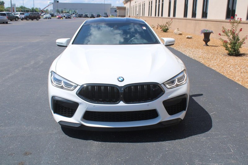 BMW M8 Vehicle Full-screen Gallery Image 08