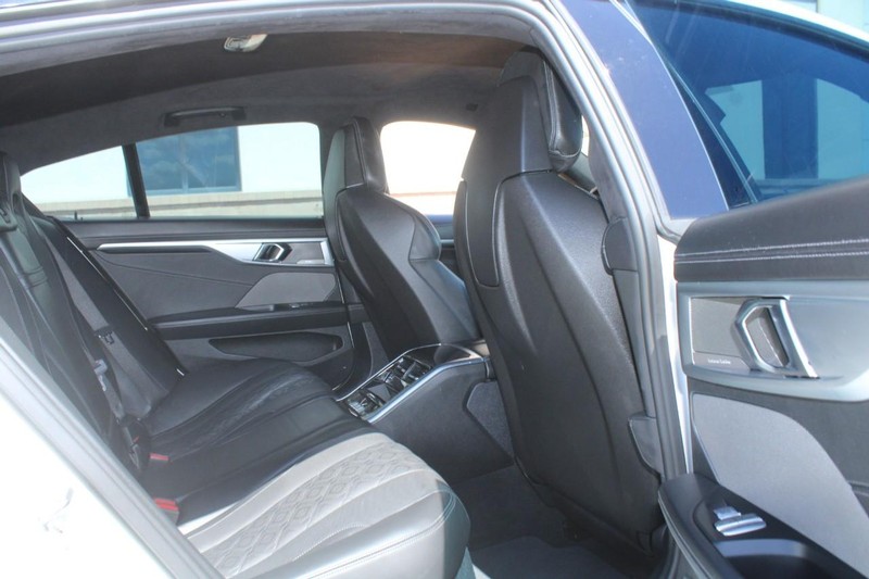 BMW M8 Vehicle Full-screen Gallery Image 09