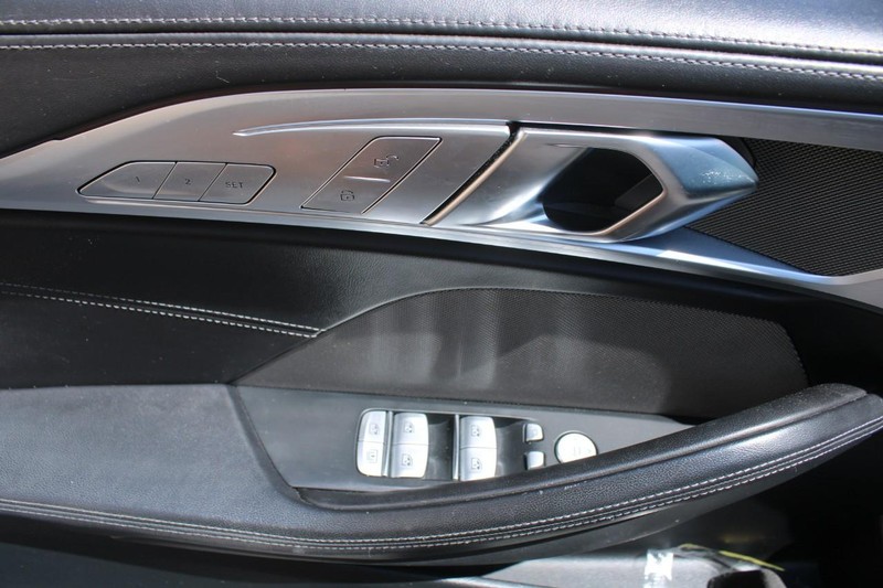 BMW M8 Vehicle Full-screen Gallery Image 14