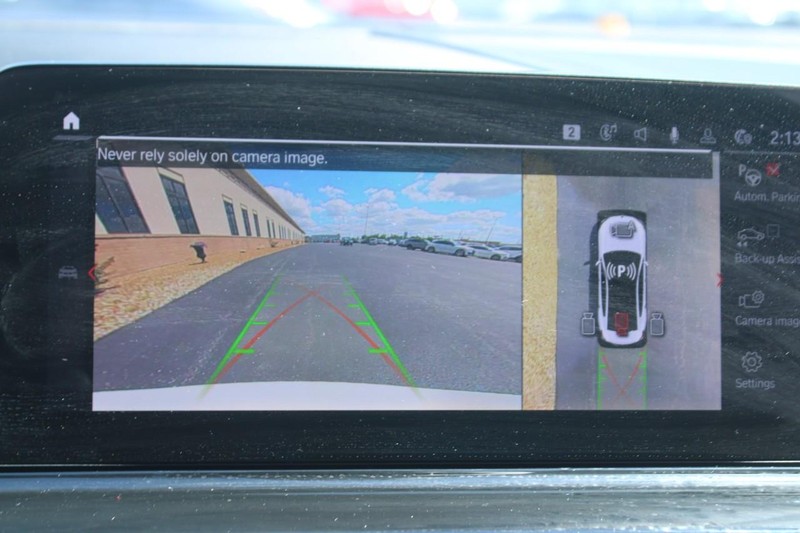 BMW M8 Vehicle Full-screen Gallery Image 20