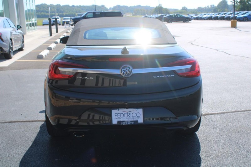 Buick Cascada Vehicle Full-screen Gallery Image 04
