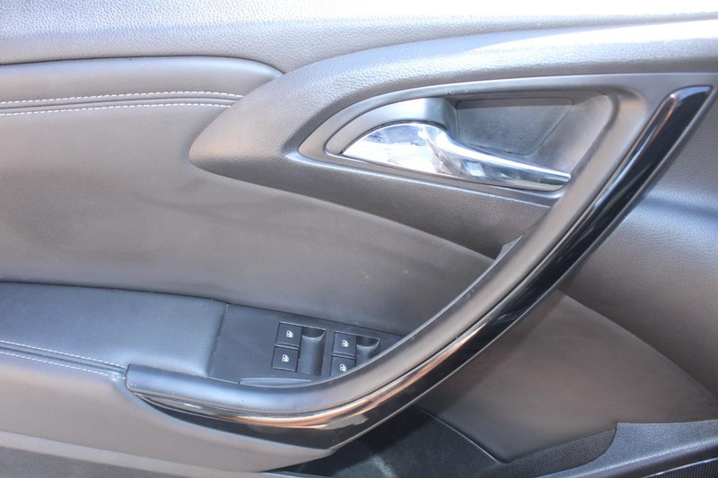 Buick Cascada Vehicle Full-screen Gallery Image 12