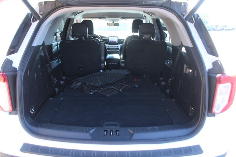 Ford Explorer Vehicle Full-screen Gallery Image 06