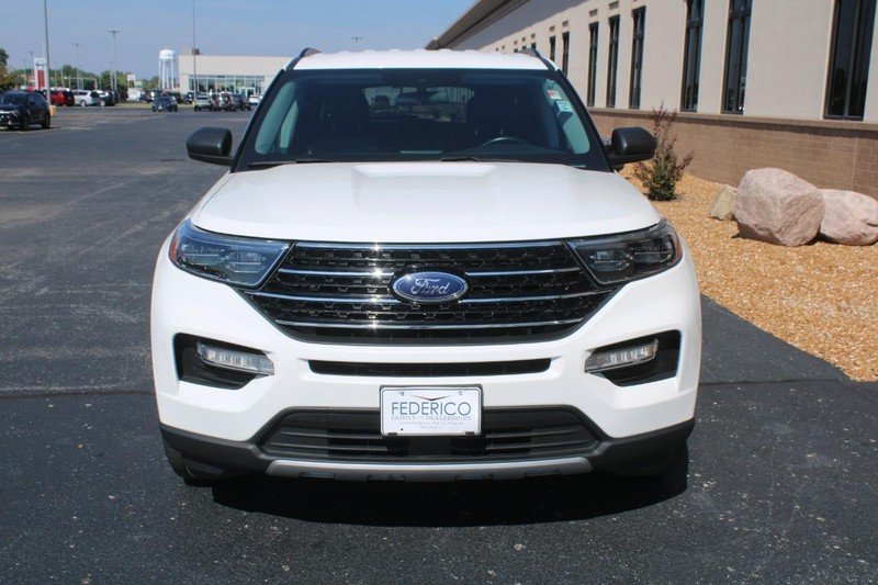 Ford Explorer Vehicle Full-screen Gallery Image 08