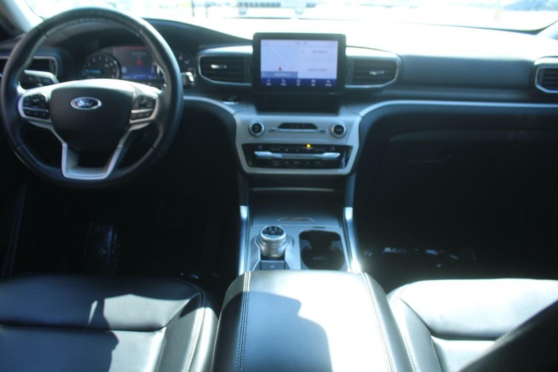 Ford Explorer Vehicle Full-screen Gallery Image 10