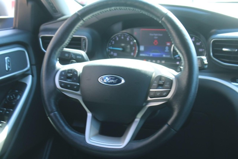 Ford Explorer Vehicle Full-screen Gallery Image 11