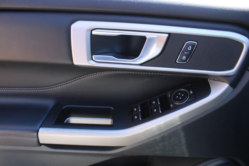 Ford Explorer Vehicle Full-screen Gallery Image 14