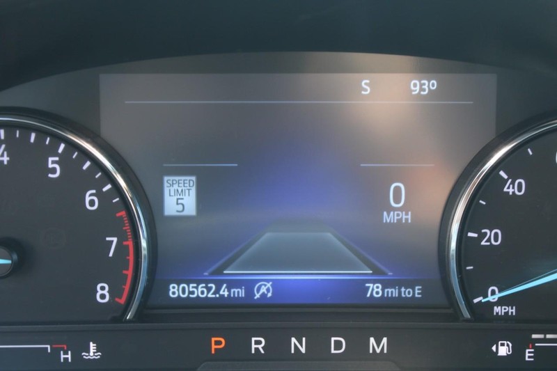 Ford Explorer Vehicle Full-screen Gallery Image 18