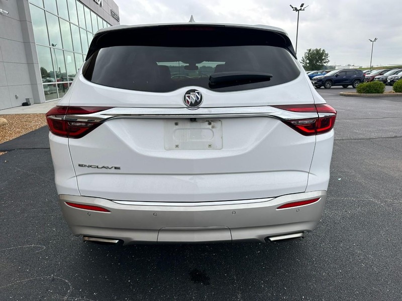 Buick Enclave Vehicle Full-screen Gallery Image 04