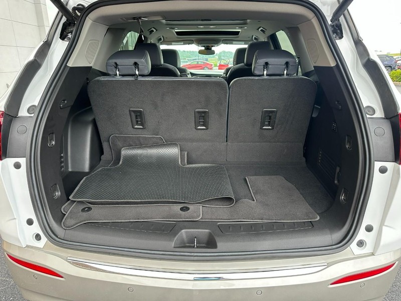 Buick Enclave Vehicle Full-screen Gallery Image 05