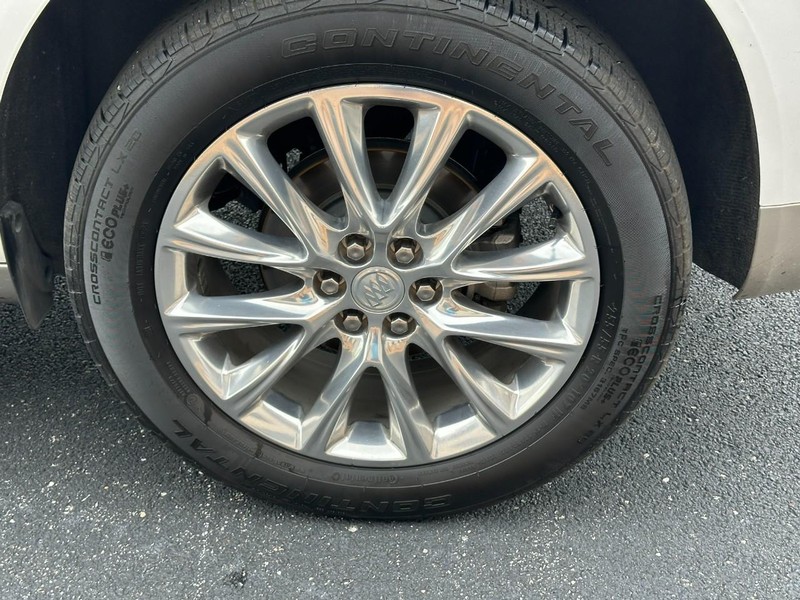 Buick Enclave Vehicle Full-screen Gallery Image 06