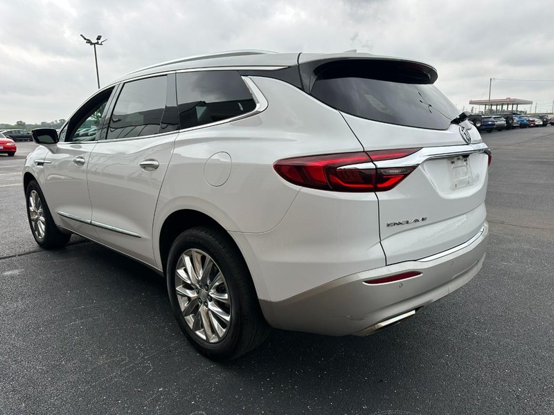 Buick Enclave Vehicle Full-screen Gallery Image 07