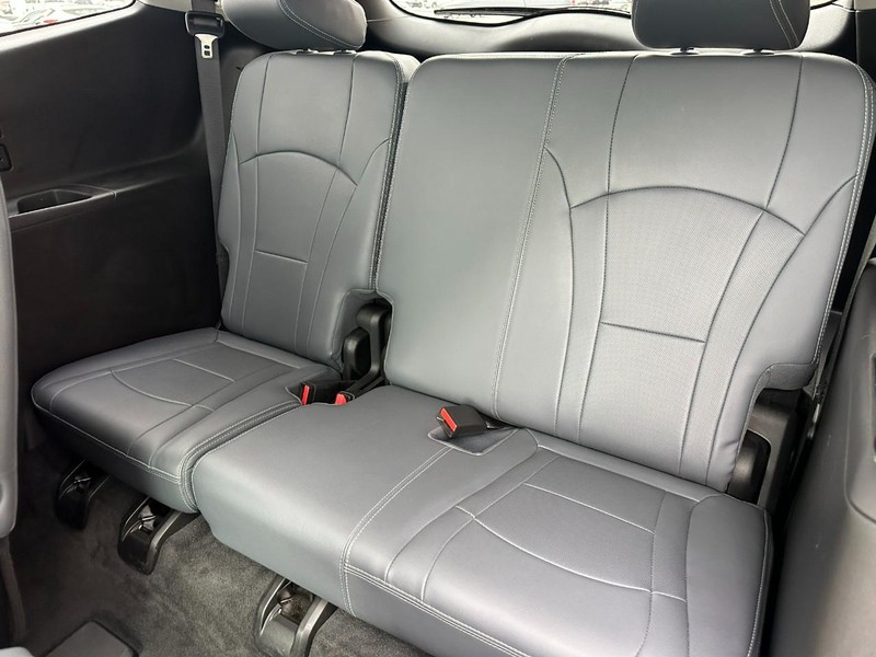 Buick Enclave Vehicle Full-screen Gallery Image 11