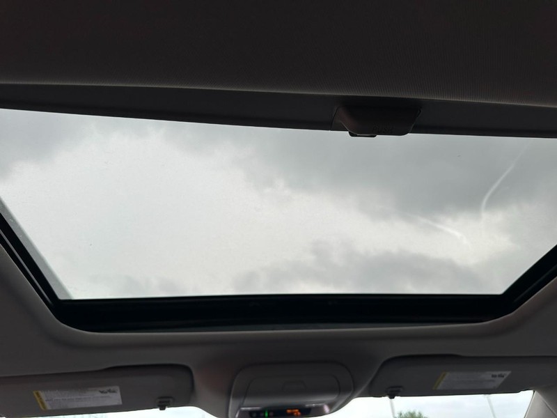 Buick Enclave Vehicle Full-screen Gallery Image 13