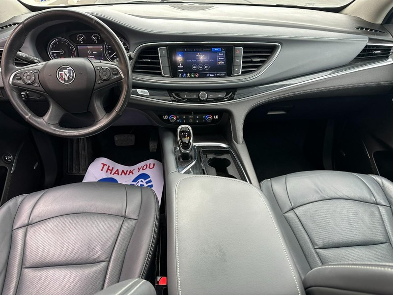 Buick Enclave Vehicle Full-screen Gallery Image 14