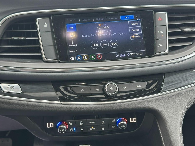 Buick Enclave Vehicle Full-screen Gallery Image 16