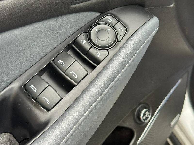 Buick Enclave Vehicle Full-screen Gallery Image 19