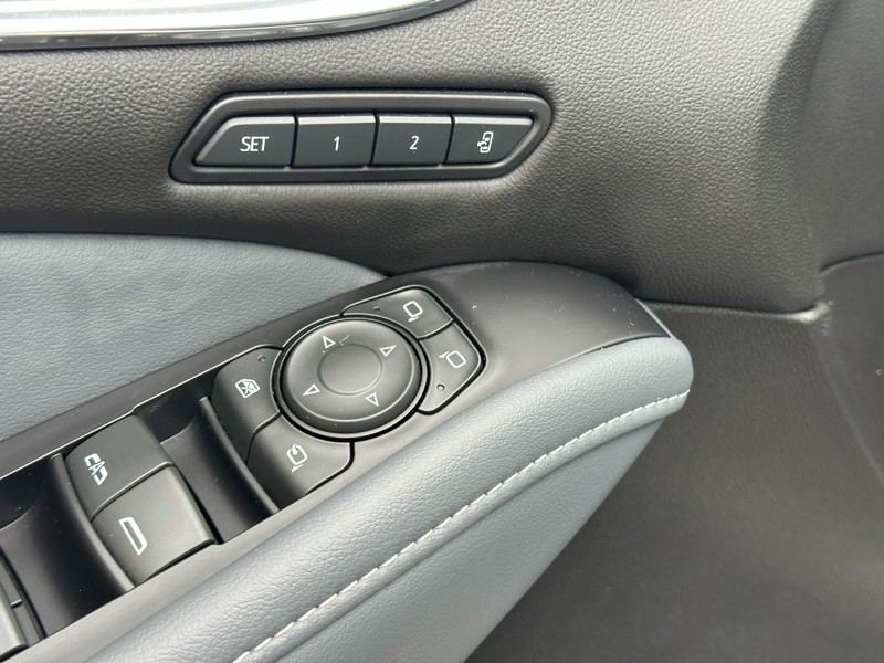 Buick Enclave Vehicle Full-screen Gallery Image 20