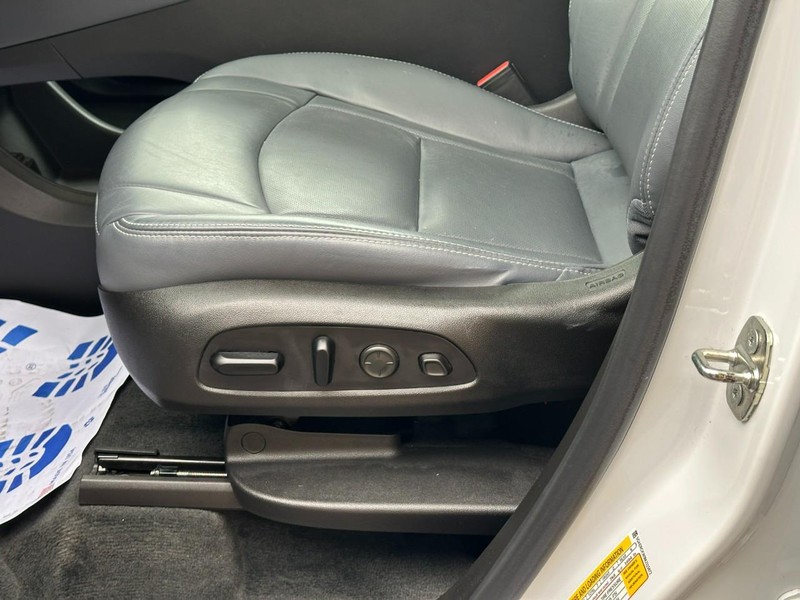 Buick Enclave Vehicle Full-screen Gallery Image 21