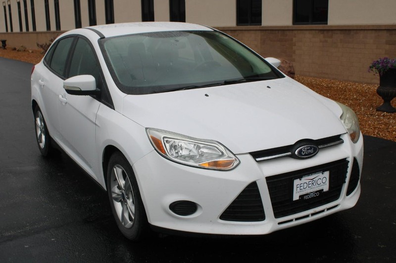 Ford Focus Vehicle Full-screen Gallery Image 02