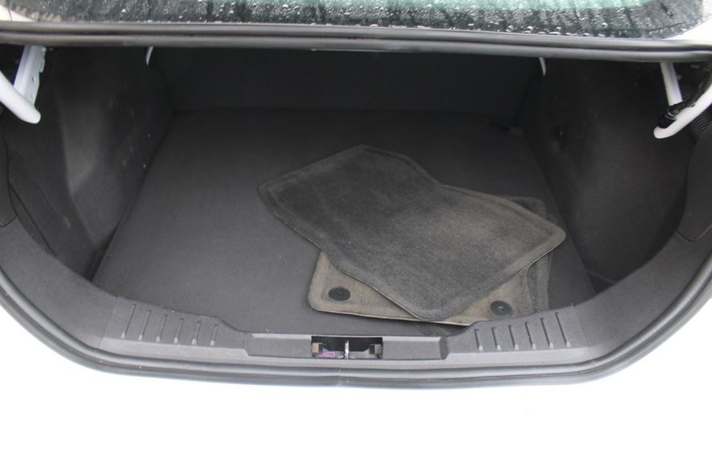 Ford Focus Vehicle Full-screen Gallery Image 06