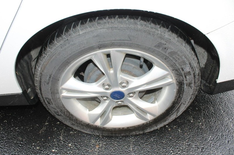 Ford Focus Vehicle Full-screen Gallery Image 07