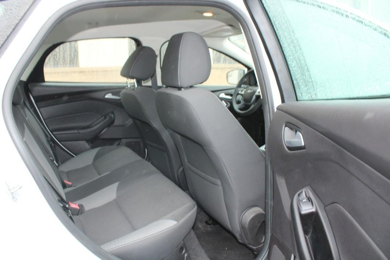 Ford Focus Vehicle Full-screen Gallery Image 09