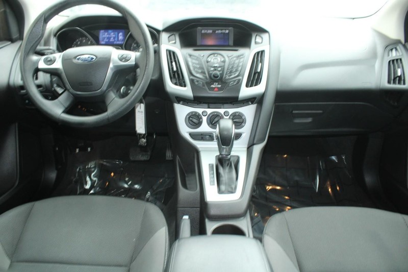 Ford Focus Vehicle Full-screen Gallery Image 10