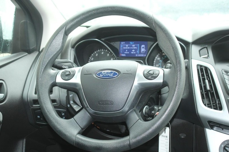 Ford Focus Vehicle Full-screen Gallery Image 11