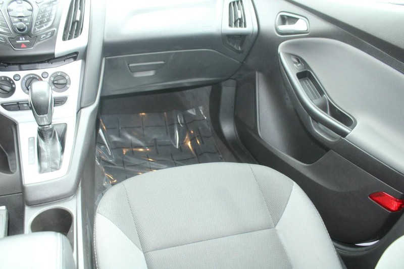 Ford Focus Vehicle Full-screen Gallery Image 13
