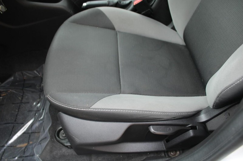 Ford Focus Vehicle Full-screen Gallery Image 15