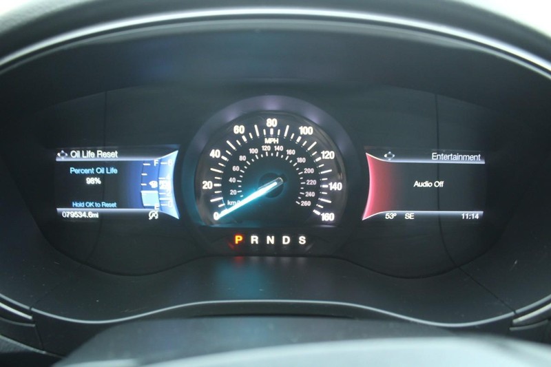 Ford Fusion Vehicle Full-screen Gallery Image 17