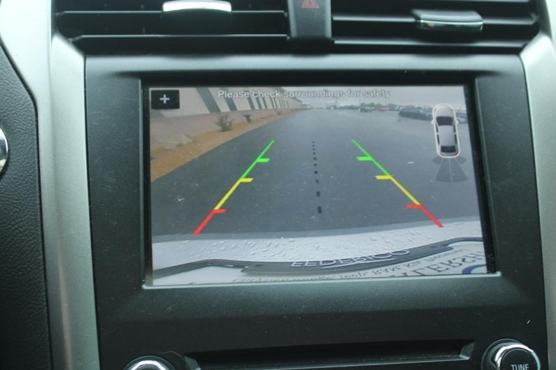 Ford Fusion Vehicle Full-screen Gallery Image 20