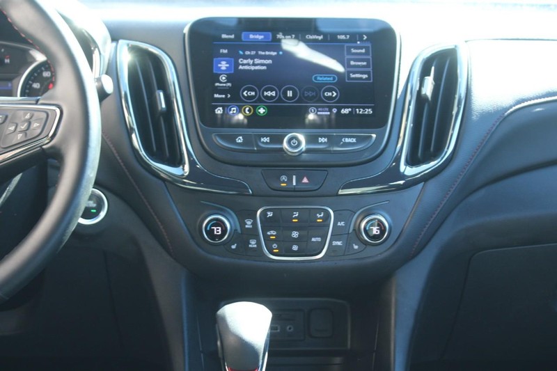 Chevrolet Equinox Vehicle Full-screen Gallery Image 12