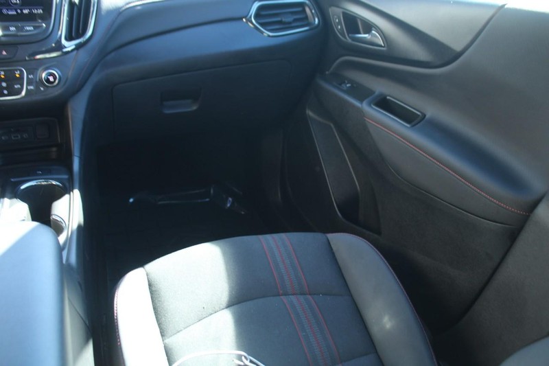 Chevrolet Equinox Vehicle Full-screen Gallery Image 13