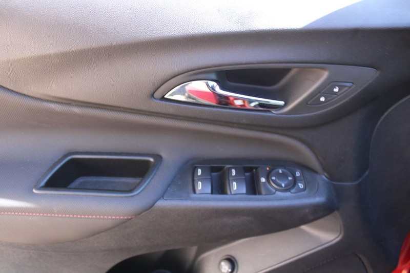 Chevrolet Equinox Vehicle Full-screen Gallery Image 14