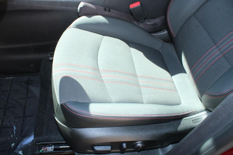 Chevrolet Equinox Vehicle Full-screen Gallery Image 15