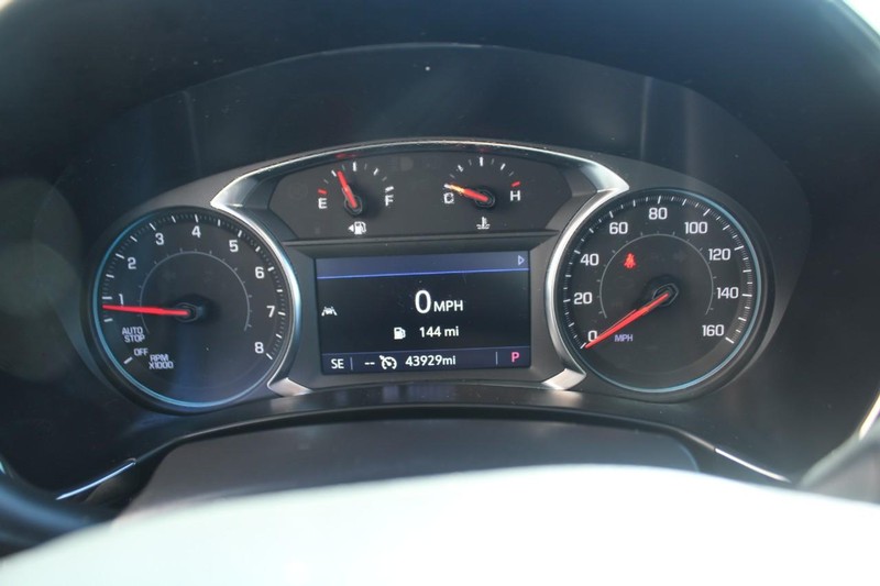 Chevrolet Equinox Vehicle Full-screen Gallery Image 17