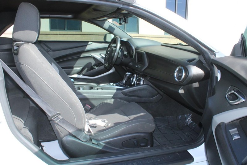 Chevrolet Camaro Vehicle Full-screen Gallery Image 07