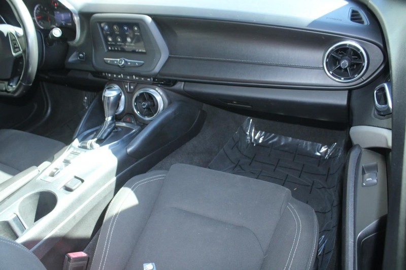 Chevrolet Camaro Vehicle Full-screen Gallery Image 09