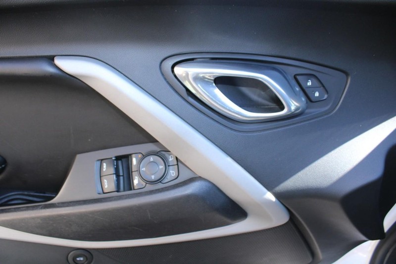 Chevrolet Camaro Vehicle Full-screen Gallery Image 11