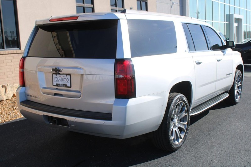 Chevrolet Suburban Vehicle Full-screen Gallery Image 03